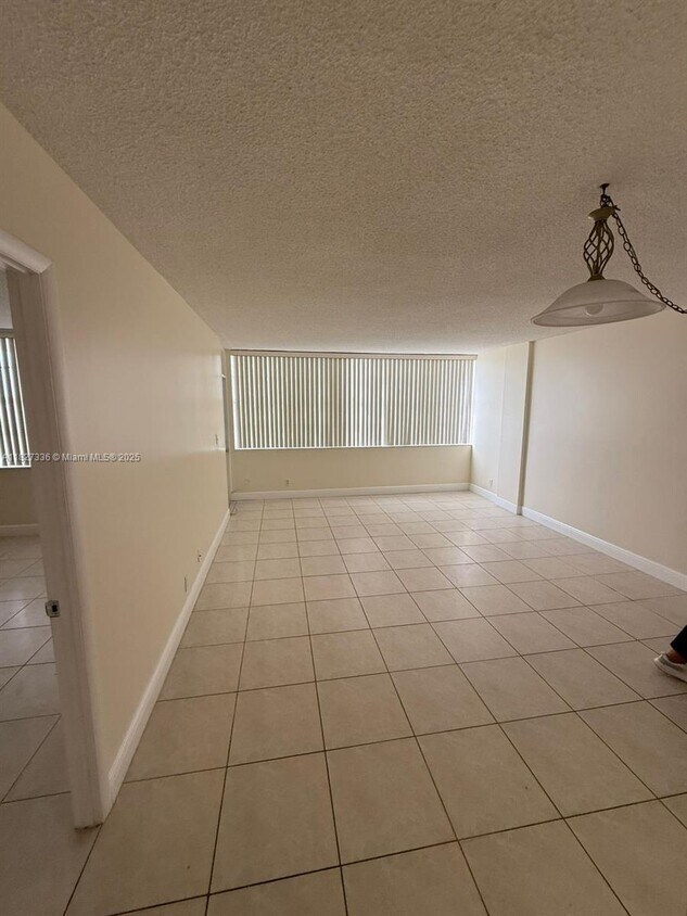 Foto principal - 2025 NE 164th St