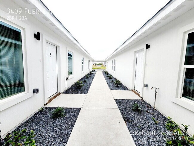 Building Photo - 3409 Fuerte Ave