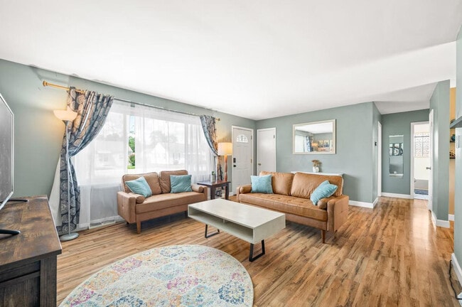 Building Photo - 2913 13th St