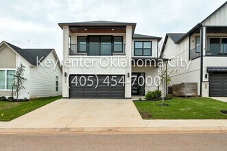 Building Photo - 2544 NW 130th St