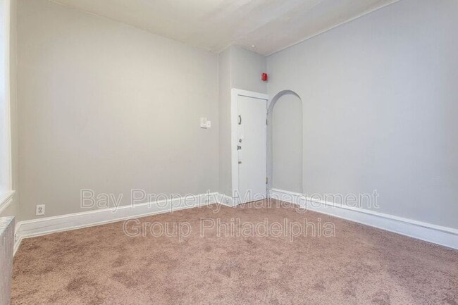 Building Photo - 4437 Chestnut St