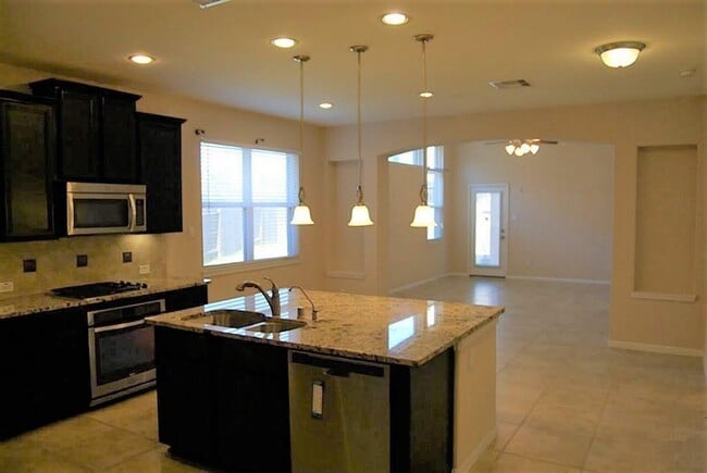 Building Photo - 11011 Royale Ridge Ln