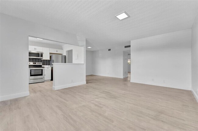 Building Photo - 2060 NW 81st Ave