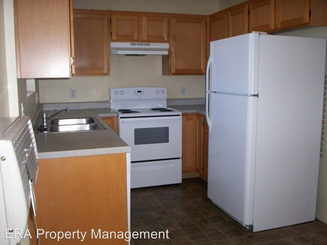 Building Photo - 1355 N Cedar Blvd