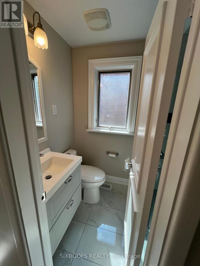 Building Photo - 60 Beacham Crescent