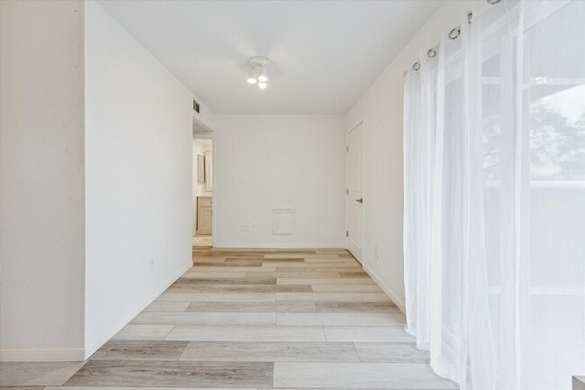 Building Photo - 4450 Sherwood Ln