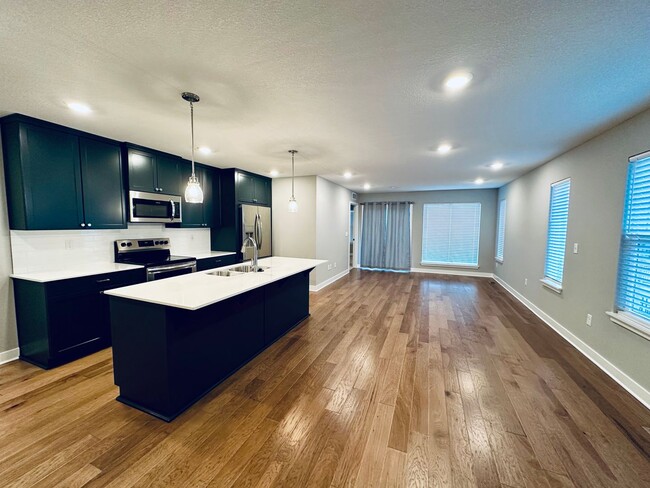 Foto del edificio - {13305} Less Than 2 Year Old 1.5 Story in ...