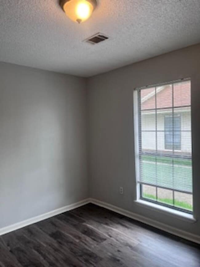 Building Photo - 2 Bedroom Duplex on South Z in Fort Smith