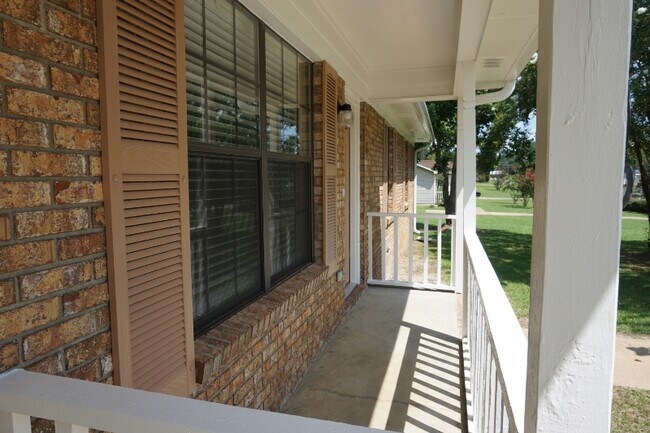 Building Photo - 1109 Meridian Dr