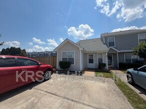 Building Photo - 128 Majestic Dr N