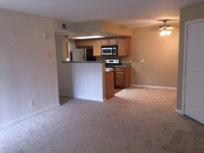 Foto del edificio - 2 Bedroom 1 Bath Single Level Condo in Il ...