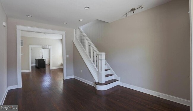 Building Photo - 901 N Montford Ave