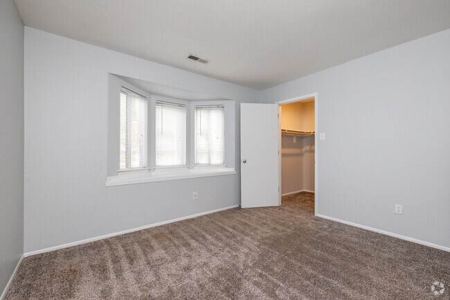 3HAB, 2BA - 1250 ft² - 2do dormitorio - Whitehall Apartments