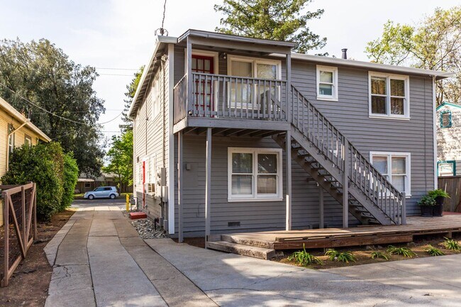 Foto del edificio - Charming Downtown 1-Bed Near Chico State – Utilities Included