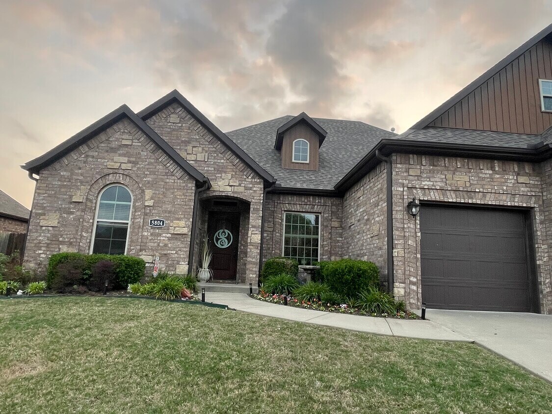 Foto principal - 5804 S 66th St