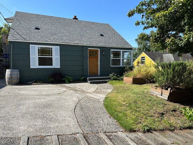 Foto del edificio - Classic Ballard Home with Large Yard and P...