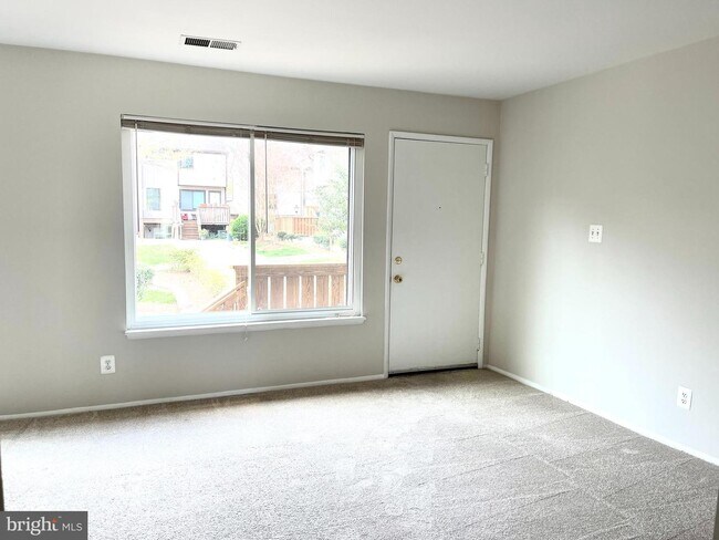 Foto del edificio - 1700 Westwind Way
