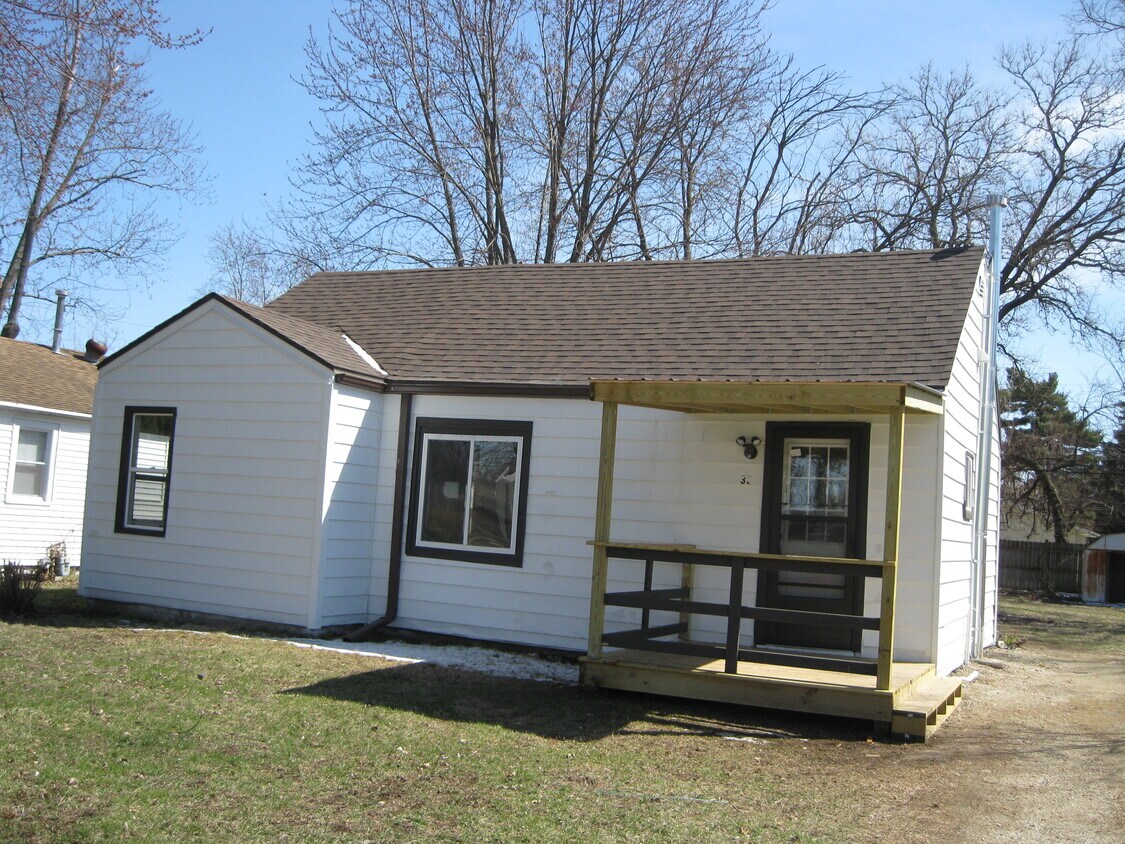 337 E Greenview Ave, Machesney Park, IL 61115 House Rental in