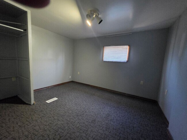 Foto del edificio - 309 W 8th St