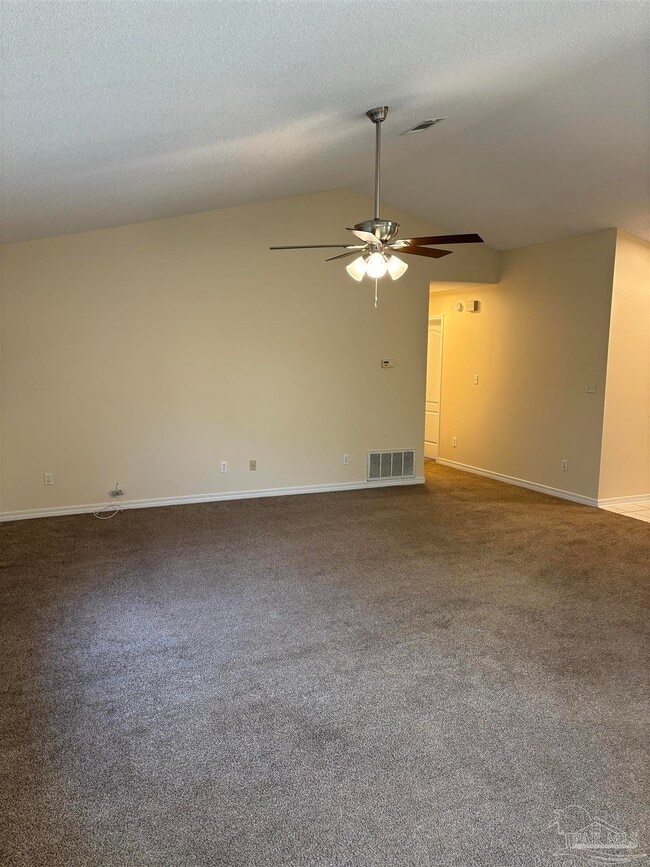 Building Photo - 1607 Dee's Rd