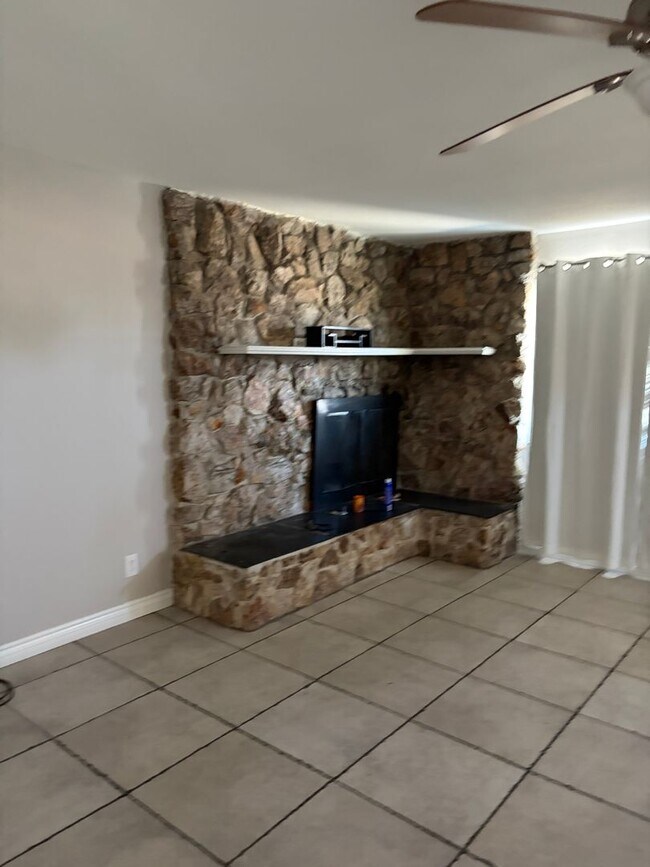 Foto del edificio - Very Spacious 4 bedroom in Needles, CA