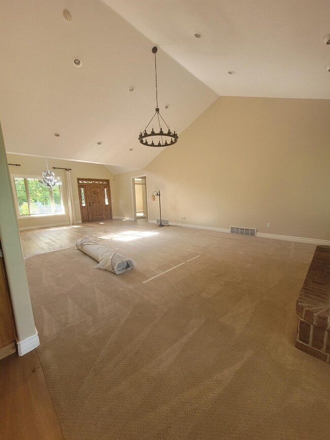 Building Photo - 867 N Swiss Farm Ct