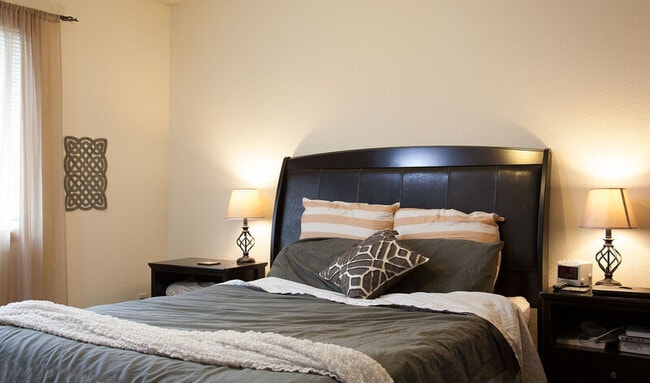 Foto del edificio - 409 Sarah Cir