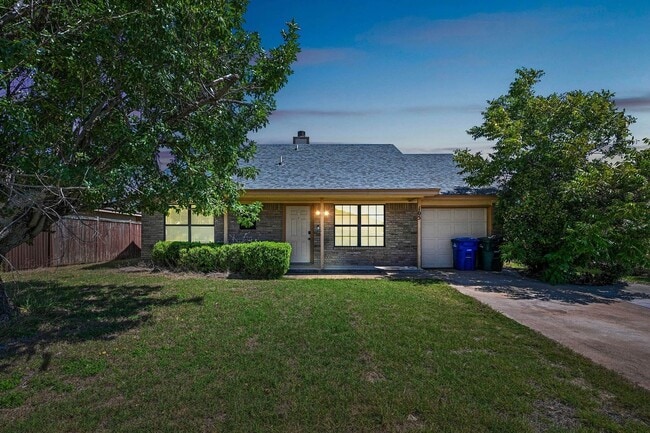 Building Photo - 105 Lariat Cir