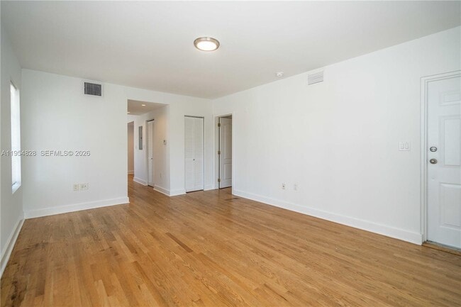 Building Photo - 2425 Flamingo Pl