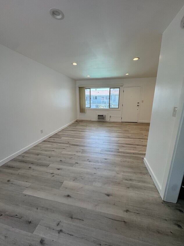 Foto principal - 7969 Norton Ave