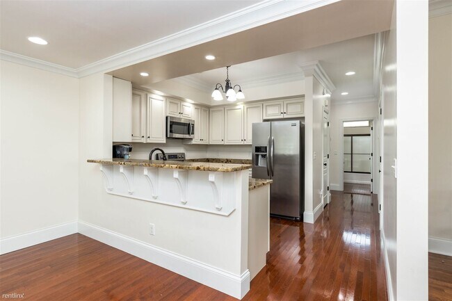 Building Photo - 2 br, 1.5 bath House - 665 E 11th Ave