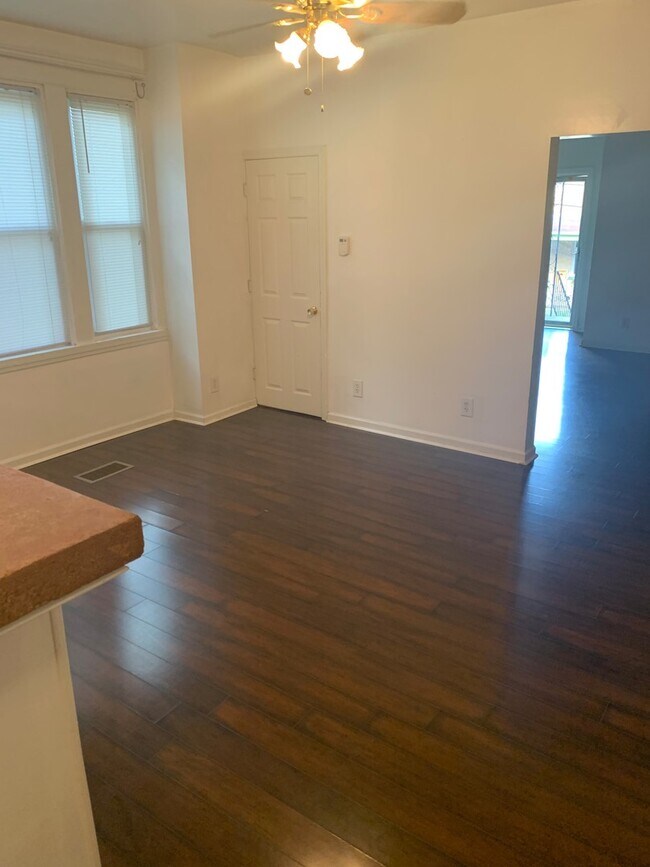 Foto del edificio - Two Bedroom/1.5 Bath in the Heart of Mt. W...