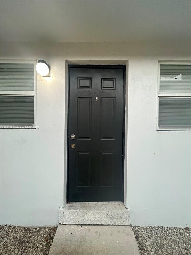 Foto principal - 1119 NE 15th St