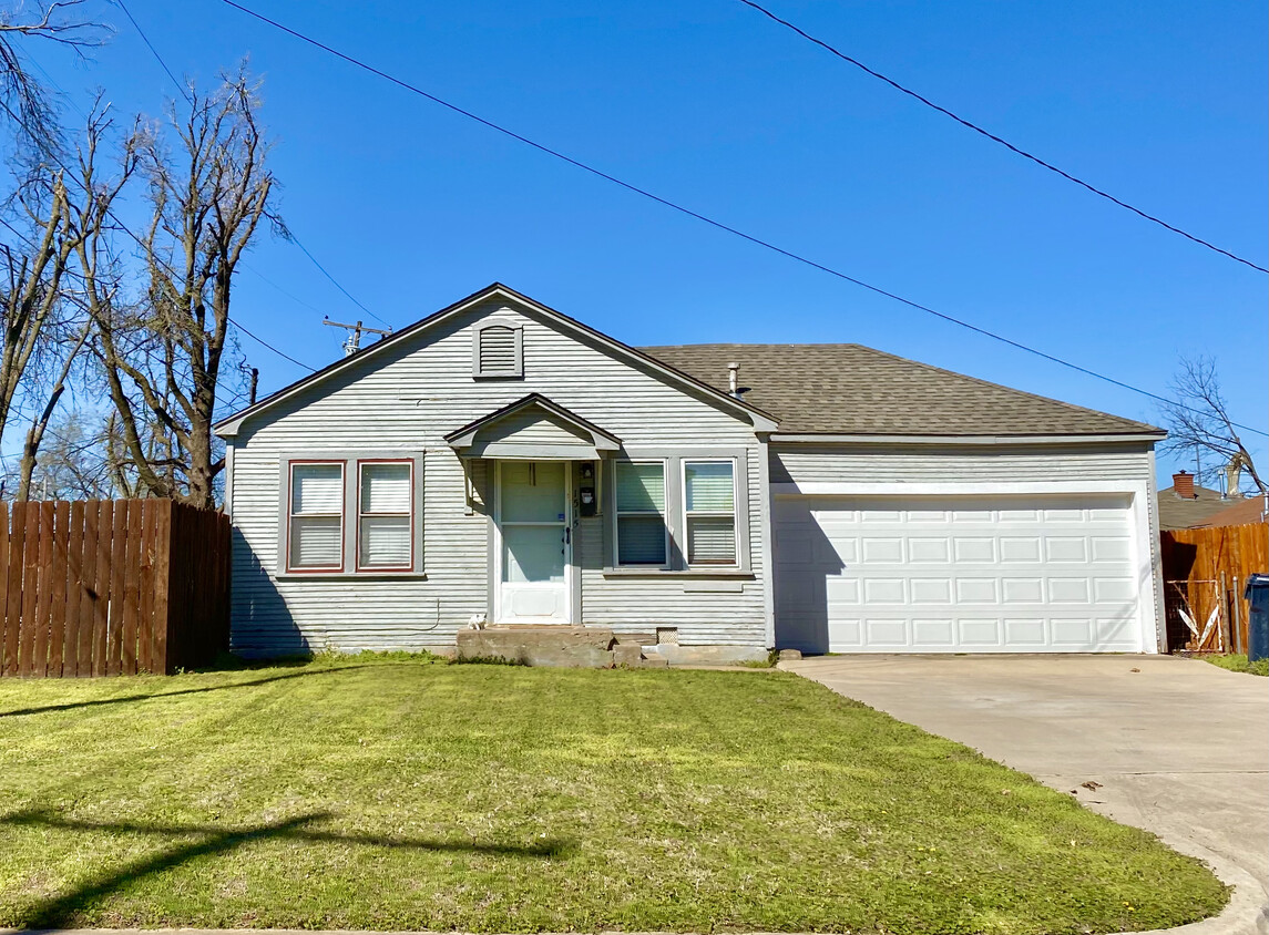 Primary Photo - 1515 N Ross Ave