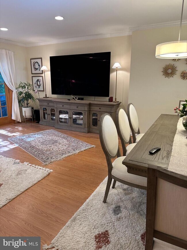 Foto del edificio - 9023 Golden Leaf Ct