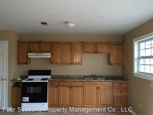 Building Photo - 3 br, 1 bath House - 182 Orange Court