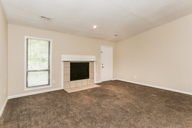 Building Photo - 765 Villa Way