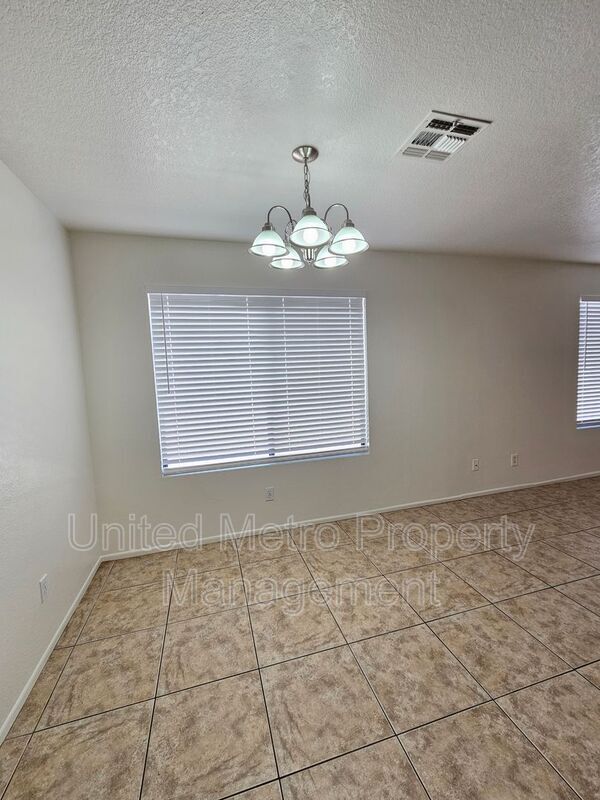 Building Photo - 8521 W Elm St