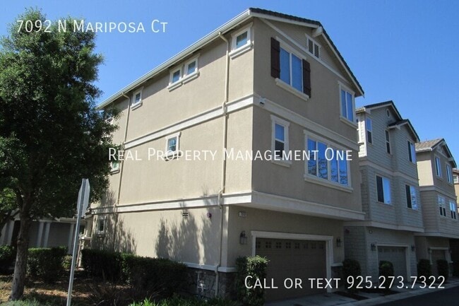 Building Photo - 7092 N Mariposa Ct
