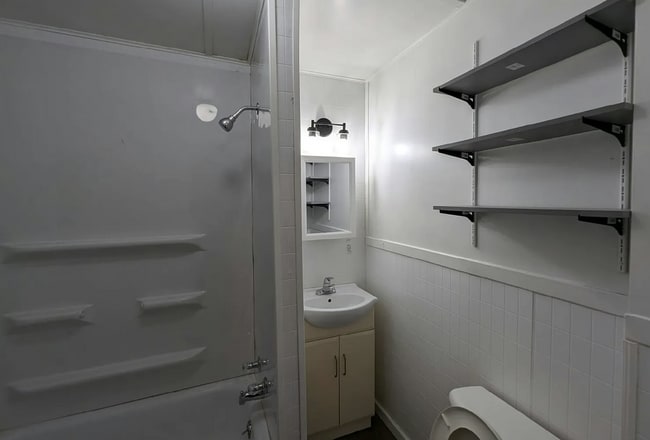 Building Photo - Affordable 1BR/1BA Apartment – Pet Friendly with Shared Yard