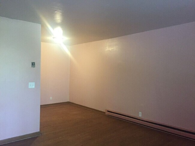 Building Photo - 550 Harding Pl