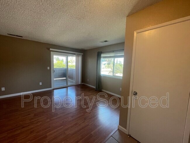 Foto del edificio - 456 Cherry Ln