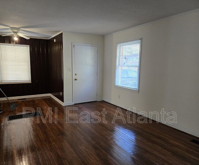 Foto del edificio - 2332 Carey Dr SE