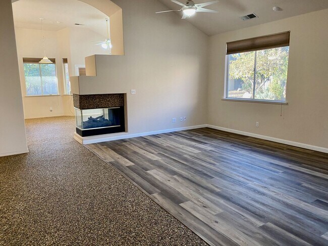 Building Photo - MOVE IN BONUS $300 Off, $2,495 Alluvial & ...