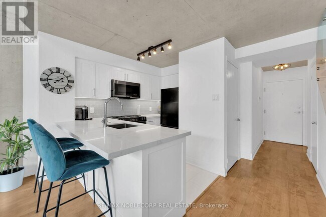 Photo du bâtiment - 954 King St W