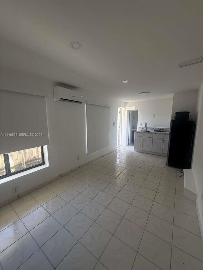 Foto del edificio - 6561 SW 18th St