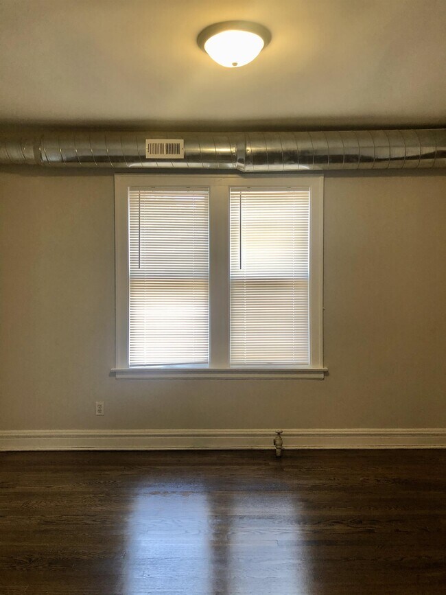Foto del edificio - 215 W Quincy St