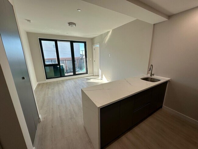 Foto del edificio - 132-47 Metropolitan Ave