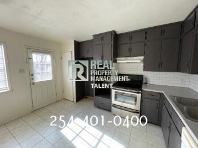 Building Photo - 3709 Ivanhoe Dr