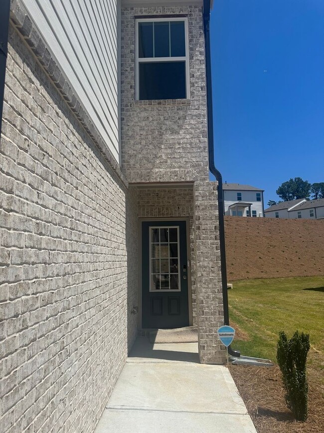 Foto del edificio - 3 Bedroom Townhome in Lawrenceville